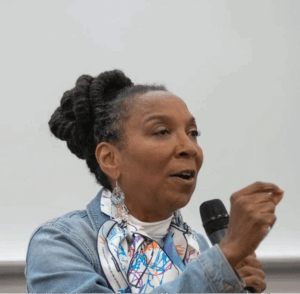 Kimberlé Crenshaw Kimberlé Crenshaw lors de sa conférence au FSMI sur l'intersectionnalité et la justice environnementale